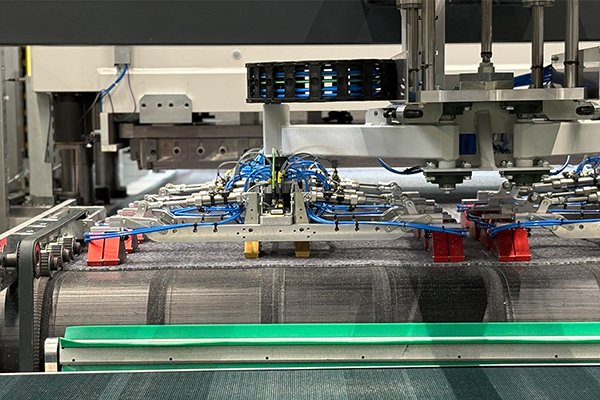 Needle gripper for self-adhesive carpet tiles