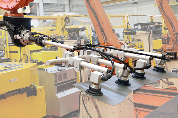 Fully automated press line for sheet metal forming